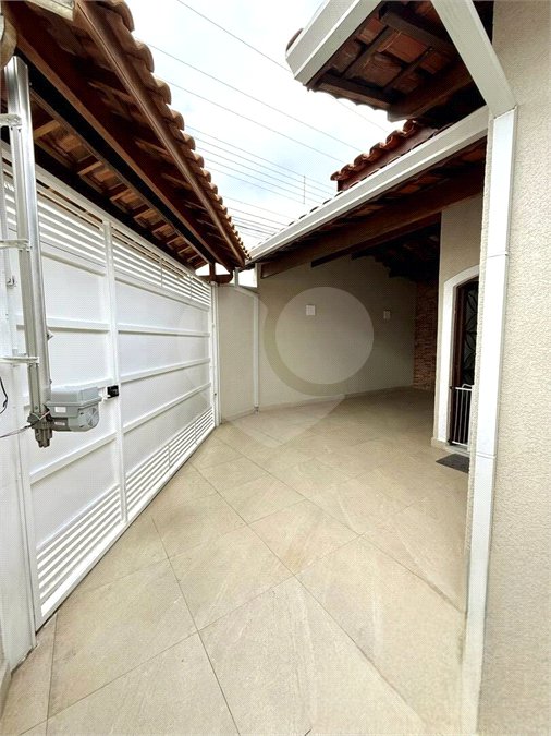 Casa térrea para venda com 02 dormitórios e 02 vagas de garagem em Atibaia