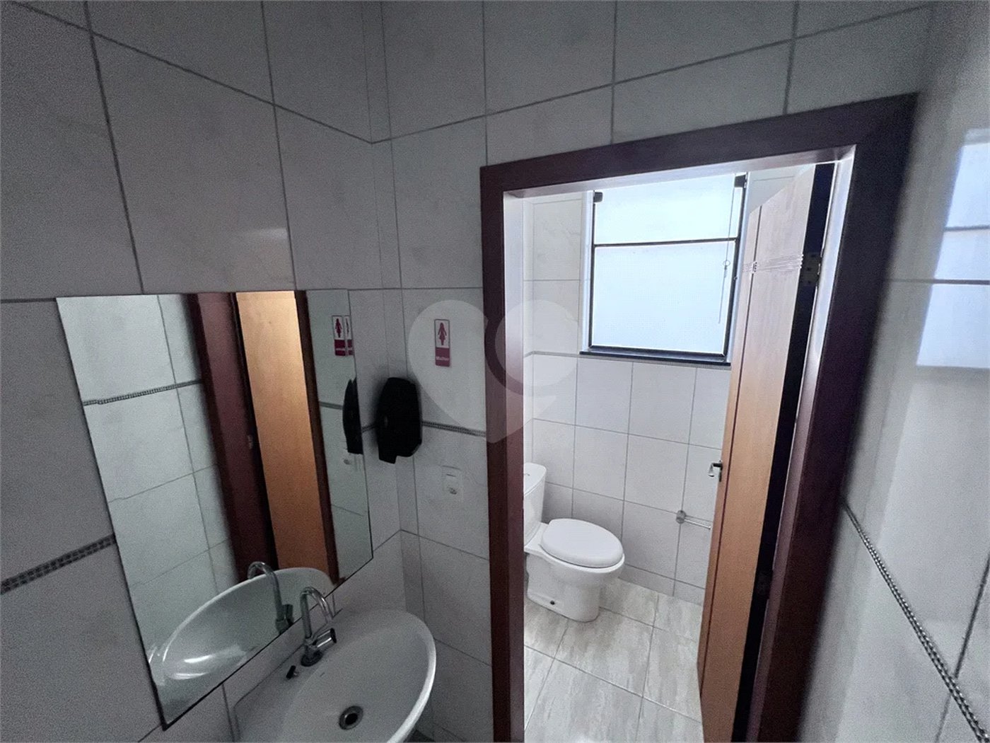 Prédio Comercial de Alto Padrão - 253m², 5 Salas, 5 banheiros , 3 Vagas , à venda na Moóca