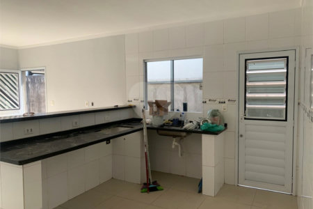 Sobrado à venda com 3 quartos, sendo 1 suíte, em Nova Cerejeira, Atibaia, SP