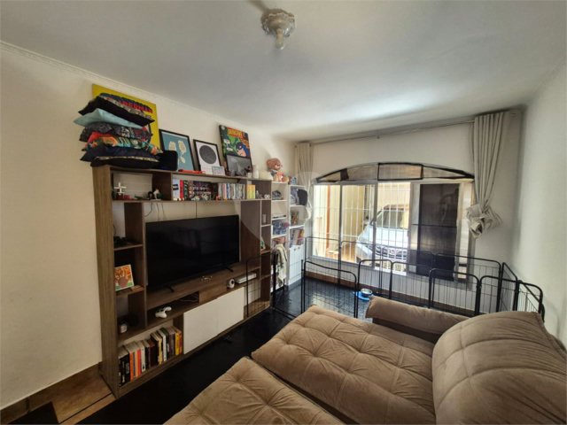 Casa à venda com 3 quartos, sendo 1 suíte,  em Jardim Prudência, São Paulo, SP