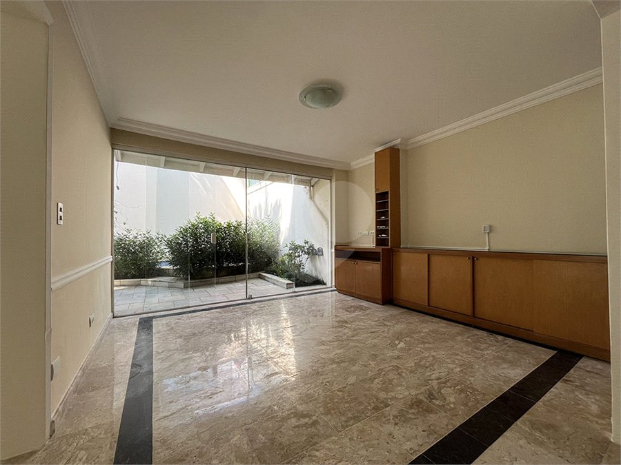Casa para alugar com 4 quartos, sendo 2 suítes, no condomínio Porto Fino, São Paulo - SP