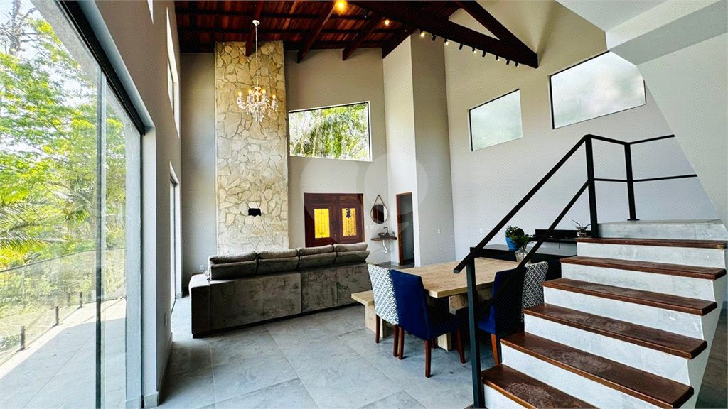 Casa à venda com 4 suítes no condomínio Associação Portal Ouro Verde, Atibaia - SP