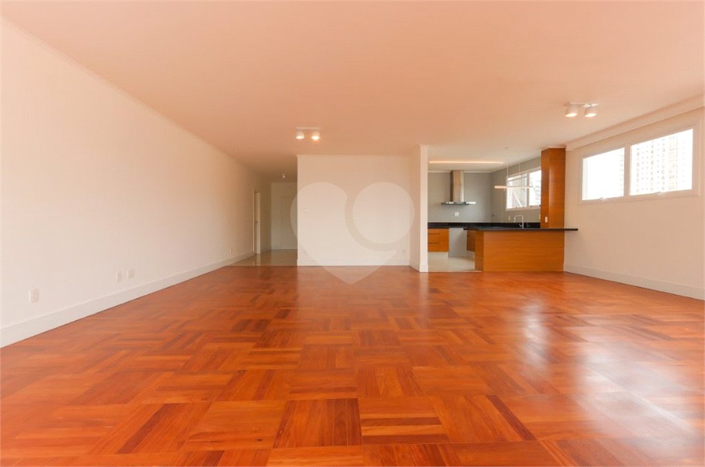 Apartamento à venda com 3 quartos, sendo 1 suíte,  em Santa Cecília, São Paulo, SP