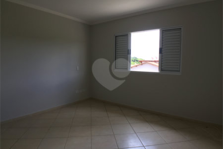 Casa à venda ou para alugar com 3 suítes no condomínio Recanto dos Paturis, Vinhedo - SP