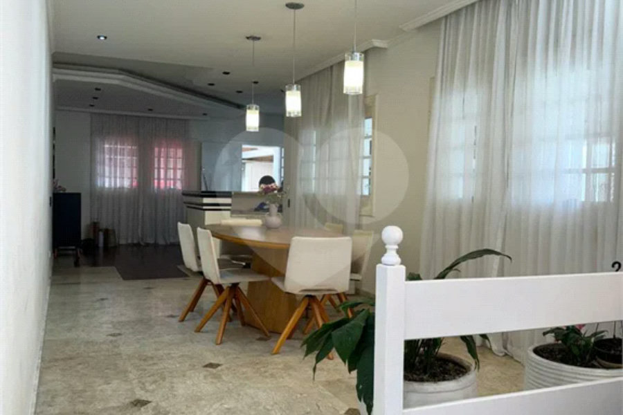 Sobrado à venda com 4 quartos, sendo 2 suítes,  em Tremembé, São Paulo, SP