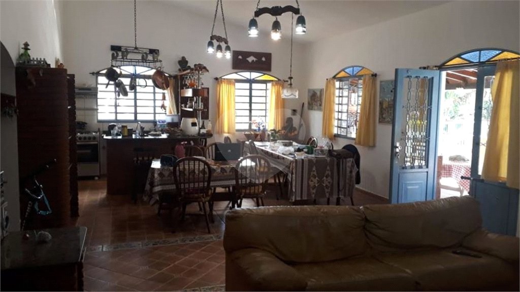 Chácara à venda com 3 quartos, sendo 2 suítes, em Chácara Companheiros, Jundiaí, SP
