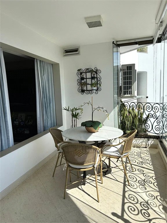 Apartamento à venda com 4 suítes em Real Parque, São Paulo, SP