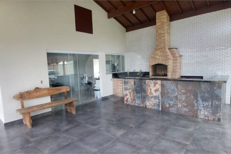 Casa à venda com 3 suítes no condomínio Riviera dos Pássaros, Joanópolis - SP