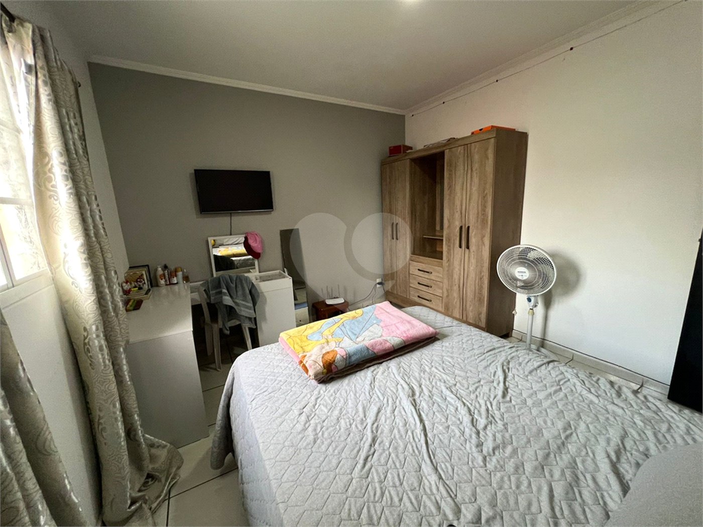 Sobrado à venda com 3 quartos, sendo 1 suíte, em Lopes de Oliveira, Sorocaba, SP
