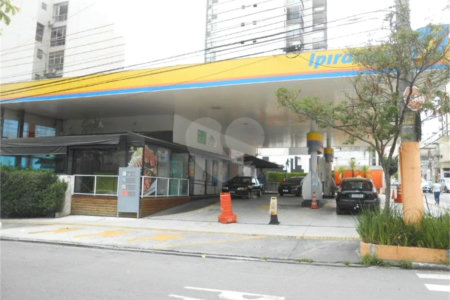 Terreno na Barra Funda. Espaço para posto de gasolina e farmácias em ótima localização