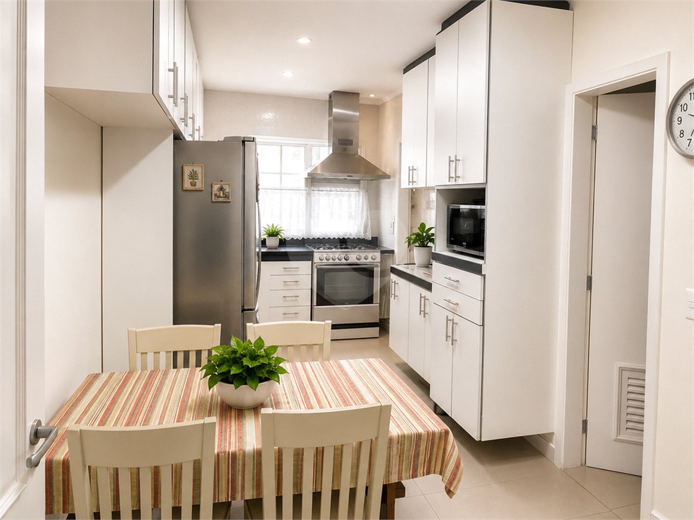 Apartamento à venda com 4 suítes em Vila Uberabinha, São Paulo, SP