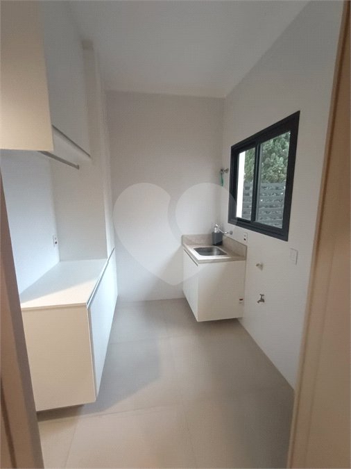 Casa para alugar com 3 quartos, sendo 1 suíte, no condomínio Recanto dos Paturis, Vinhedo - SP