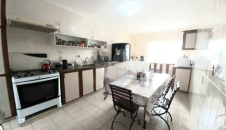 Casa à venda com 3 quartos, sendo 1 suíte,  no Centro, Vinhedo, SP