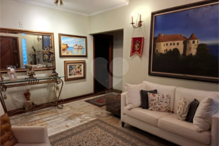 Sobrado à venda com 4 quartos, sendo 2 suítes,  em Jardim Leonor, São Paulo, SP