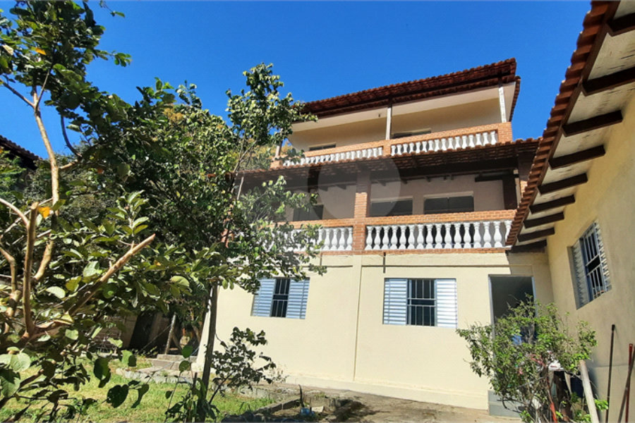 Casa à venda com 3 quartos, sendo 2 suítes, no condomínio Sausalito, Mairiporã - SP