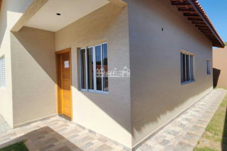 Casa à venda ou para alugar com 2 suítes no condomínio Serra Verde, Atibaia - SP