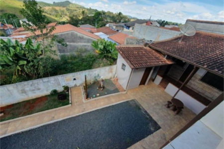 Casa à venda com 3 quartos, sendo 1 suíte, no Centro, Ouro Fino, MG