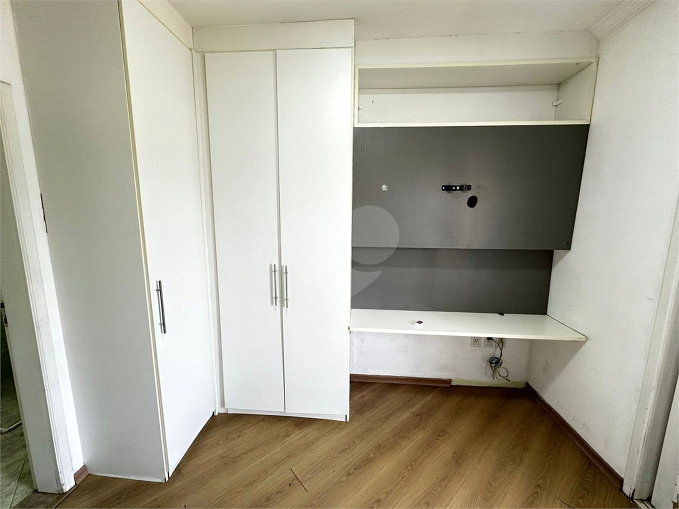 Sobrado à venda com 4 quartos, sendo 3 suítes,  em Vila Áurea, Poá, SP