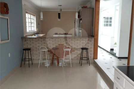 Sobrado à venda com 3 quartos, sendo 1 suíte, em Jardim Fonte Áurea, Poá, SP