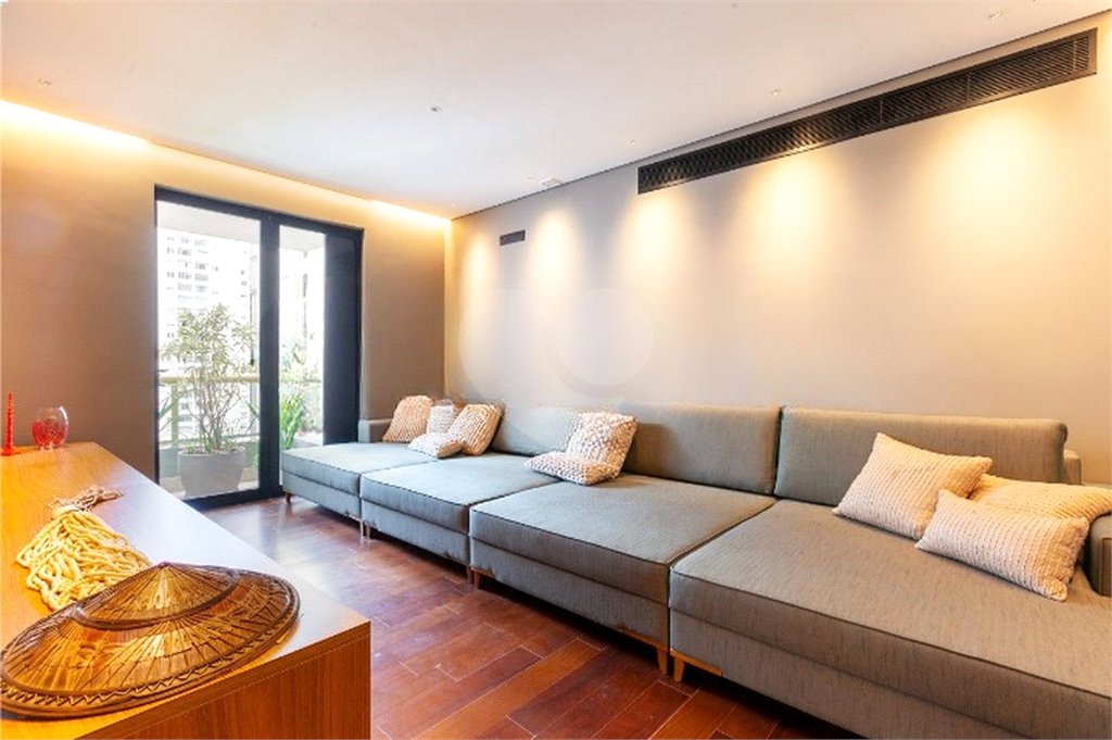 Apartamento à venda com 3 suítes em Cerqueira César, São Paulo, SP