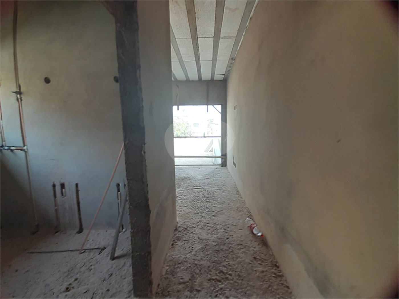 Casa em Construção com Área Gourmet e Piscina no Condomínio Damha II