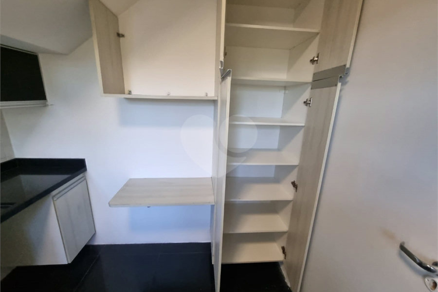Sobrado à venda com 3 quartos, sendo 1 suíte,  em Jardim Belizário, Cotia, SP