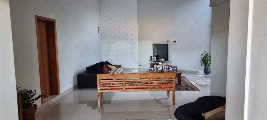 Casa à venda com 4 suítes no condomínio Osato, Atibaia - SP