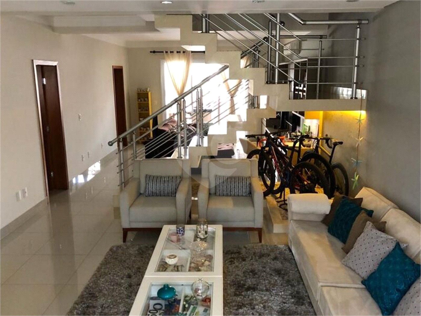 Casa à venda com 4 quartos, sendo 3 suítes, no condomínio Residencial Terra Nobre, Indaiatuba - SP