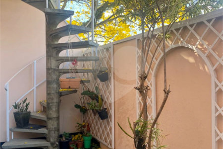 Casa à venda com 4 quartos, sendo 3 suítes, em Jardim Maia, Guarulhos, SP
