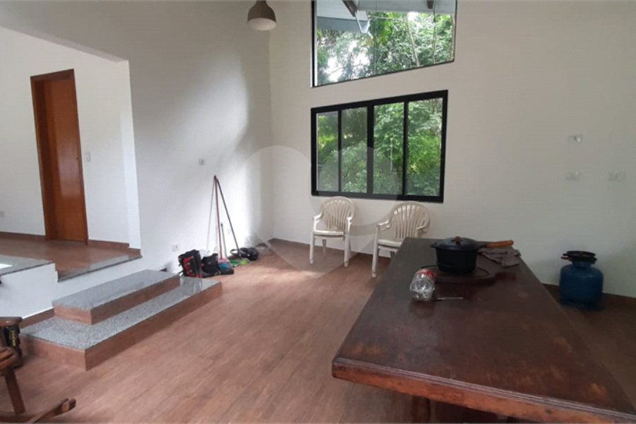 Casa à venda com 1 suíte no condomínio Associação Reserva das Hortênsias, Mairiporã - SP