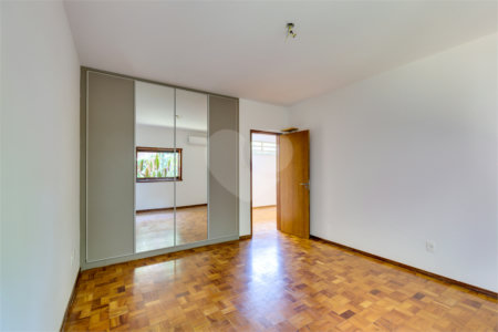 Casa Térrea à venda com 3 quartos, sendo 1 suíte, em Alto da Boa Vista, São Paulo, SP