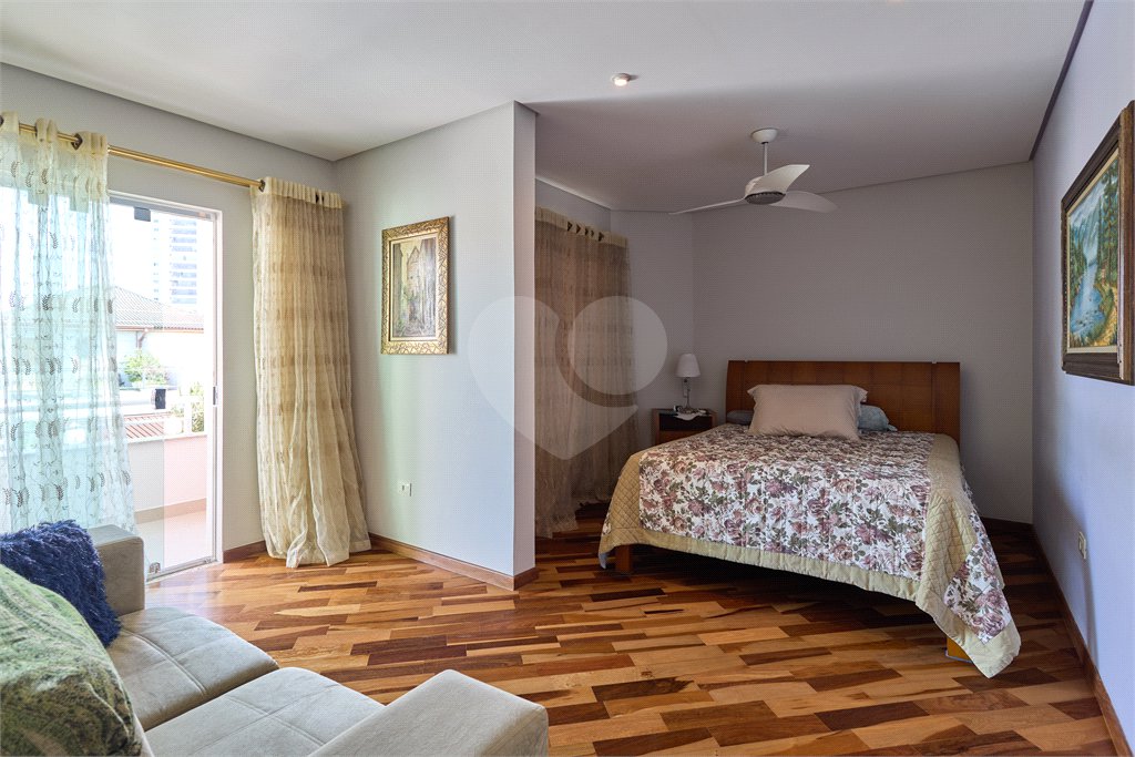 Sobrado à venda com 4 quartos, sendo 3 suítes, em City Campo Grande, São Paulo, SP