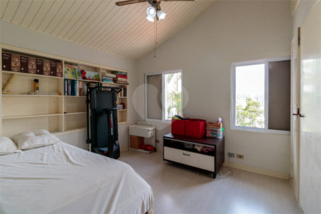 Casa à venda com 4 quartos, sendo 3 suítes, em Jardim Panorama, São Paulo, SP