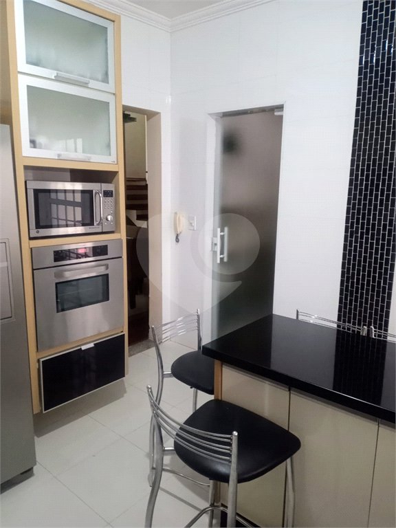 Sobrado à venda com 3 quartos, sendo 1 suíte, no Centro, Biritiba-mirim, SP