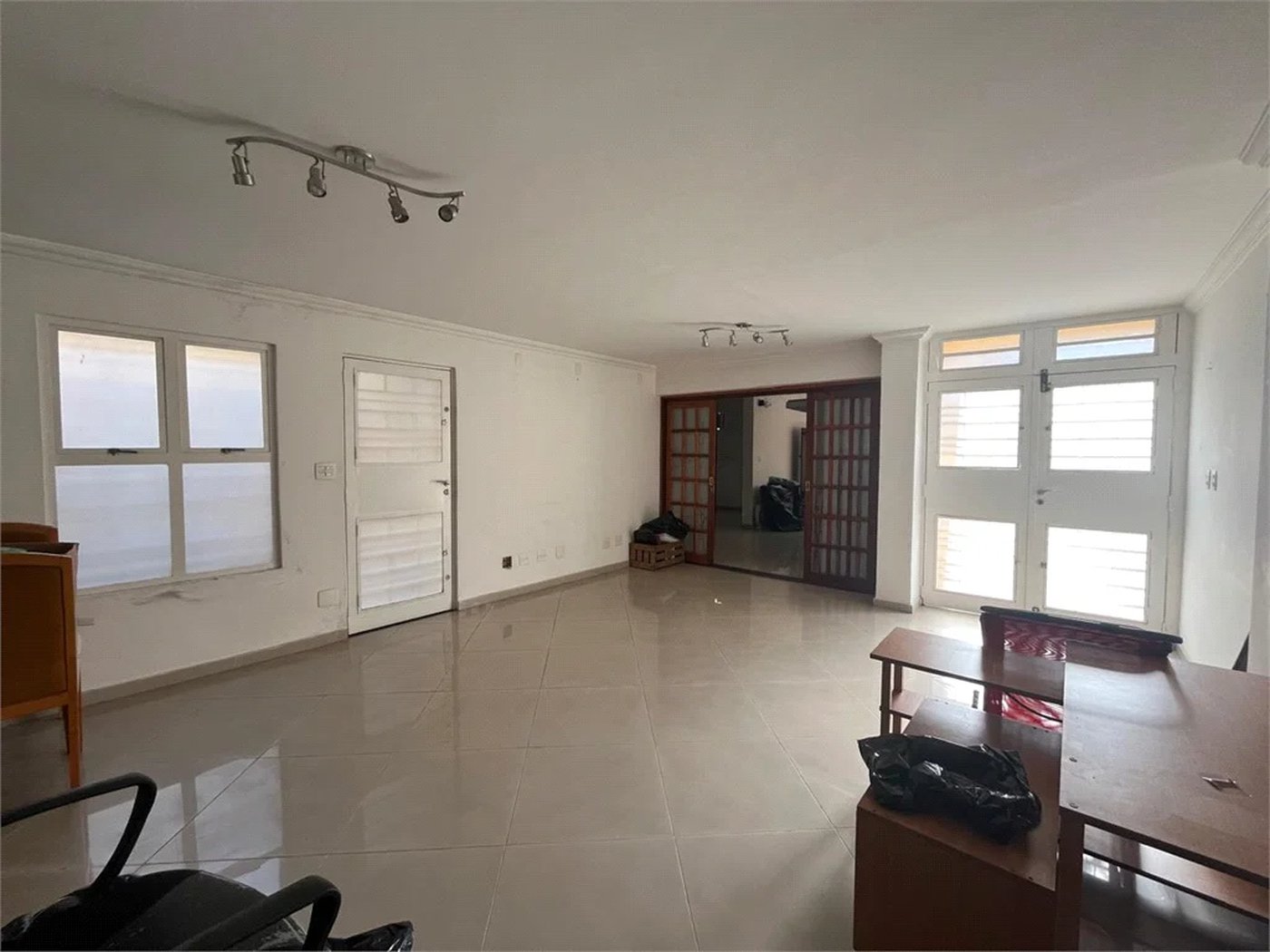 Sobrado à venda com 4 quartos, sendo 1 suíte, em Vila Cordeiro, São Paulo, SP