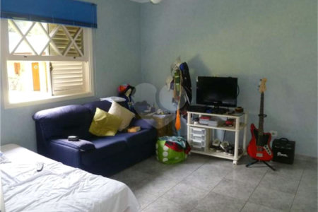 Casa à venda com 3 quartos, sendo 1 suíte, no condomínio Vivenda das Vinhas, Vinhedo - SP