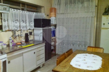 Sobrado com 180m², 3 quartos e 2 vagas
