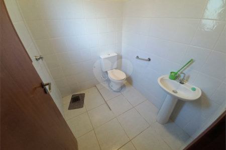 Casa Térrea no Condomínio Damha I,
