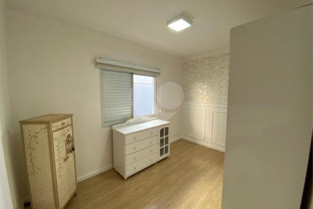 Casa térrea com piscina para venda no Condomínio Quebec.