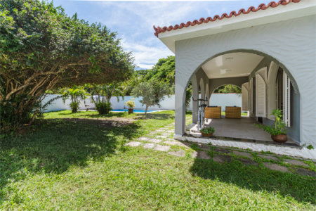 Casa à venda com 3 quartos, sendo 1 suíte,  em Manguinhos, Armação dos Búzios, RJ