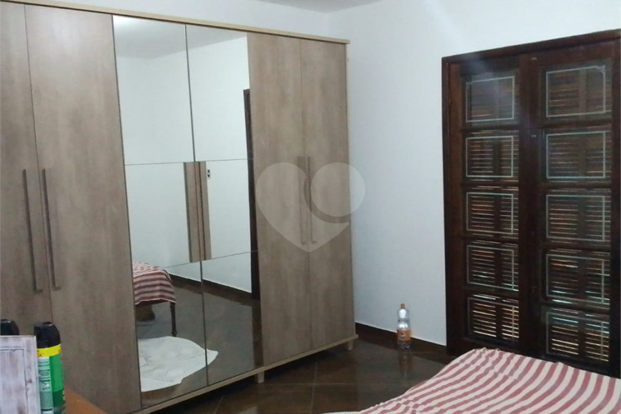 Sobrado à venda com 6 quartos em Horto, São Paulo, SP