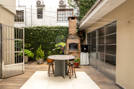 Casa à venda com 3 quartos, sendo 1 suíte, em Campo Belo, São Paulo, SP