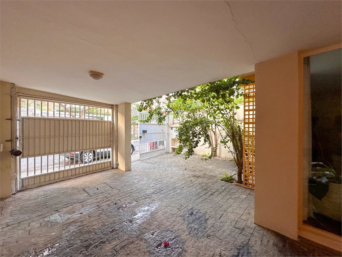 Casa à venda com 3 quartos, sendo 1 suíte, no condomínio Barão do Triunfo, São Paulo - SP