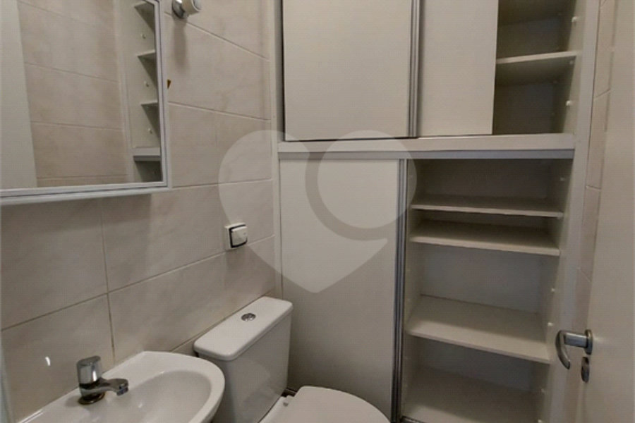 Sobrado à venda com 3 quartos, sendo 2 suítes, em Vila Romero, São Paulo, SP