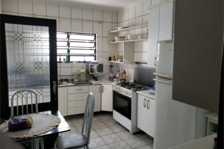 Sobrado à venda com 3 quartos, sendo 1 suíte, em Vila Guaca, São Paulo, SP