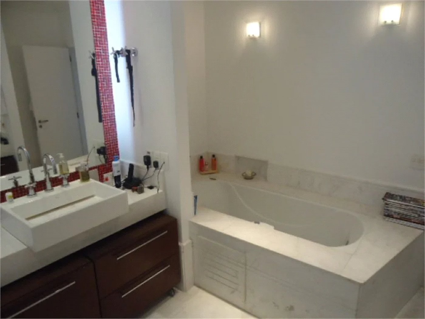 Casa à venda com 3 quartos, sendo 2 suítes,  em Vila Tramontano, São Paulo, SP