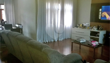 Sobrado à venda com 6 quartos, sendo 4 suítes,  em Tremembé, São Paulo, SP