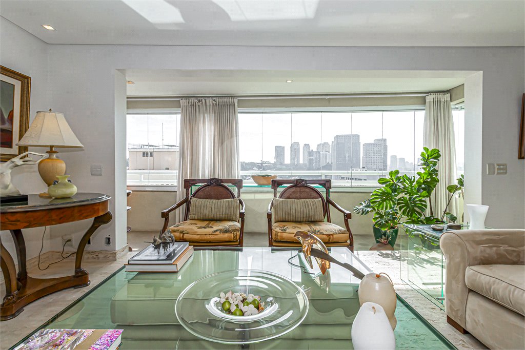 Apartamento à venda com 4 quartos, sendo 3 suítes,  em Real Parque, São Paulo, SP