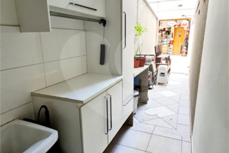 Sobrado à venda com 3 quartos, sendo 1 suíte,  em Jardim Leocádia, Sorocaba, SP