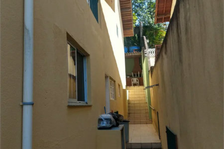 Sobrado à venda com 4 quartos, sendo 1 suíte,  em Parque dos Príncipes, São Paulo, SP